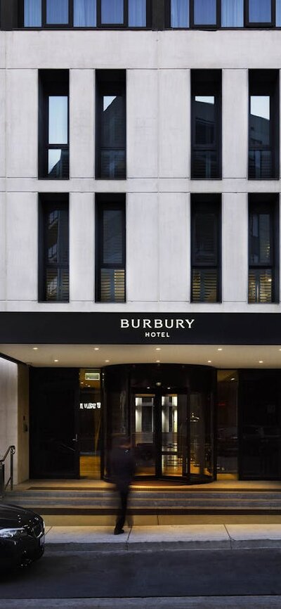 Burbury Hotel entrance 