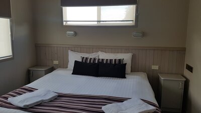 Split bed option allowing two single beds