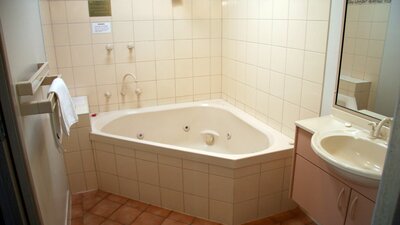 Spa Villa bathroom