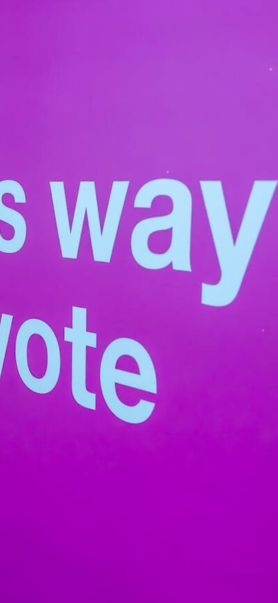 'This way to vote' sign