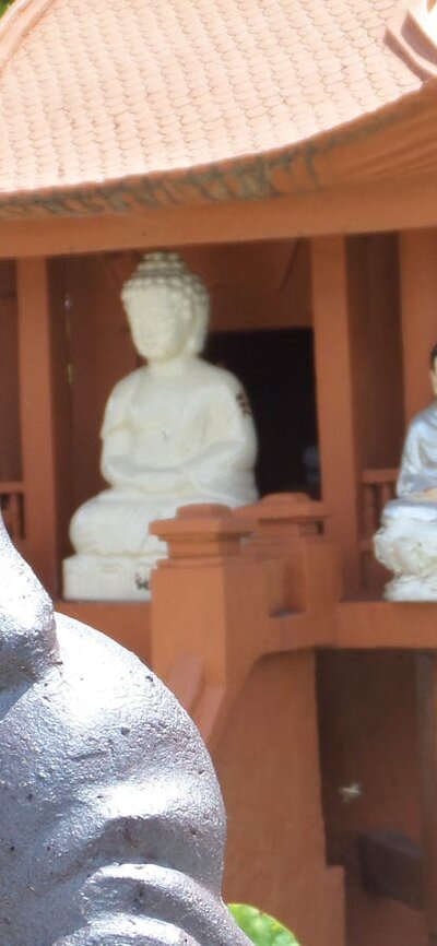 Sakyamuni Buddhist Centre statues