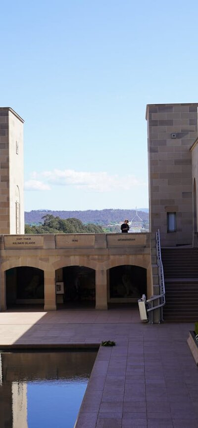 Canberra Sightseeing Tour AWM Gourmet Luxury sightseeing tour full day sightseeing gourmet tour
