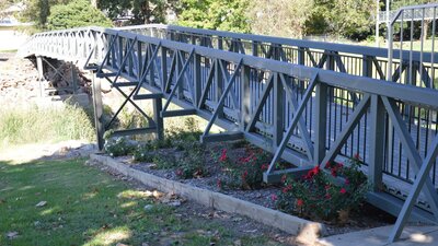 Two footbridges connect Caravan park to the main street, a swinging bridge and a rigid bridge