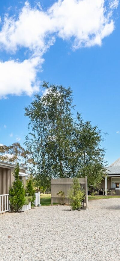 Amberlea Cottage Studio (left) and Amberlea Homestead (right) Homestead and Cottage