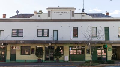 Front of Australian hotel