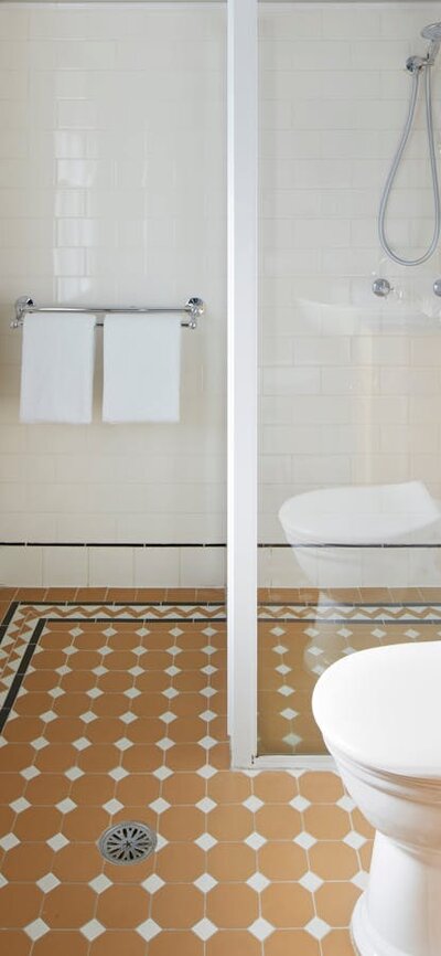 A bathroom at the Brassey Hotel