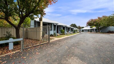 Entering Canberra Ave Villas