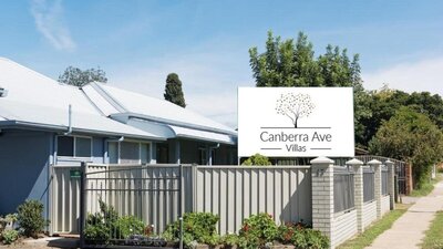 Canberra Avenue Villas Sign