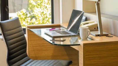 Desk in Crowne Plaza Canberra