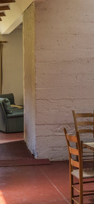 kitchen and dining facilities in the Pisa Cottage at Cuppacumbalong