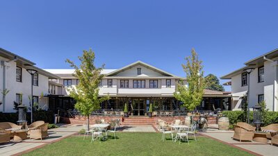 Hotel Courtyard