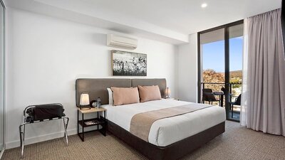 Quest Goulburn Queen size room with view