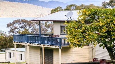 Reflections Holiday Parks Burrinjuck Waters Cabin