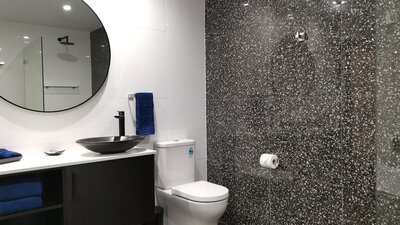 Abbey Motel bathroom