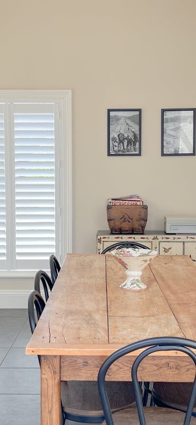 Dining room with sideboard, 8 chairs and record player with records