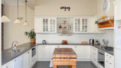 Large kitchen, timber butcher block