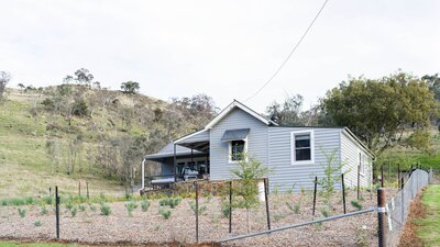 The River Cottage Jugiong - front garden