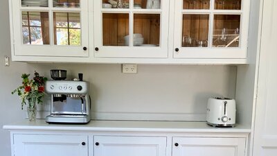 This light and spacious kitchen is ideal for cooking and meal prep with a central island bench