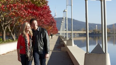 Walk on the edge of Lake Burley Griffin