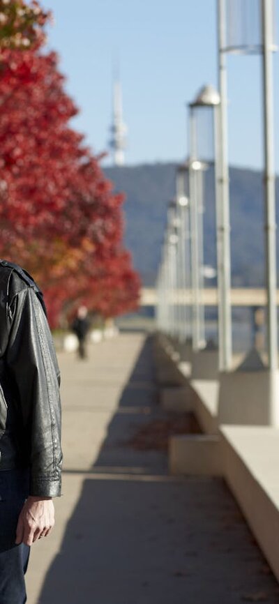 Walk on the edge of Lake Burley Griffin