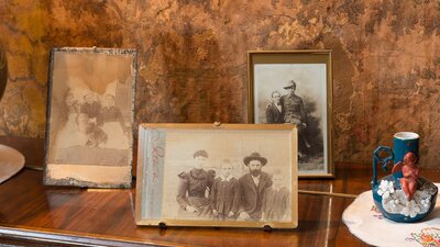 Mugga-Mugga cottage with historical photographs and objects