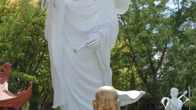 Sakyamuni Buddhist Centre statues