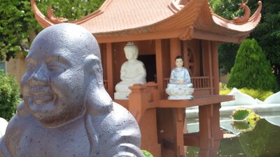 Sakyamuni Buddhist Centre statues