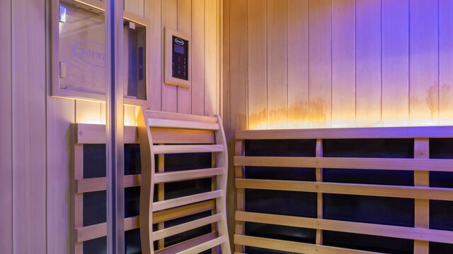Infrared sauna