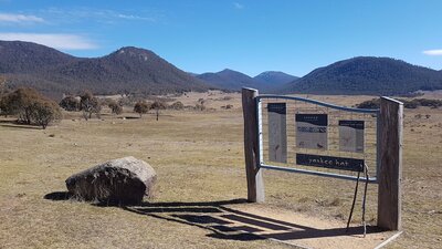 Yankee Hat walking trail signage