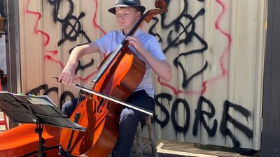 Busker Lonsdale St 1