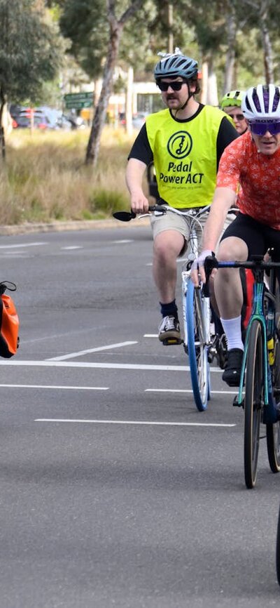 Mass cyclists on Northbourne Avenue