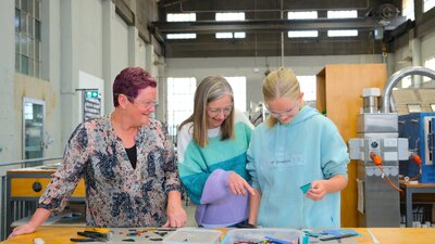 Family making glass tiles in Glassworks class