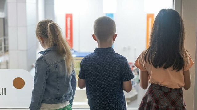 Kids enjoying Mini-Minties activities at the Mint Kids enjoying Mini-Minties activities at the Mint