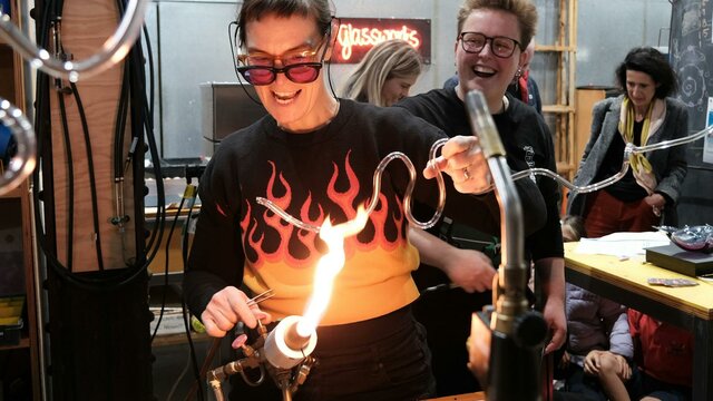 Artist Harriet Schwarzrock bending neon at Canberra Glassworks Neon bending at Canberra Glassworks