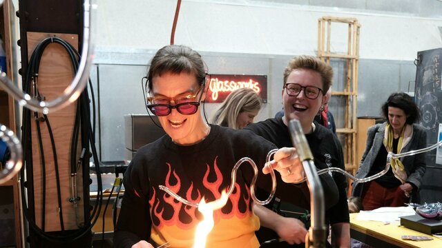 Artist Harriet Schwarzrock bending neon at Canberra Glassworks Neon bending at Canberra Glassworks
