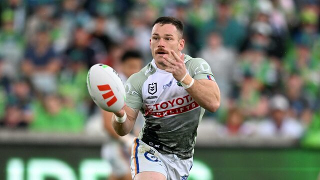 Canberra Raiders player Tom Starling passing the ball.