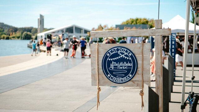 Burley sign lakeside Market sign at the lake