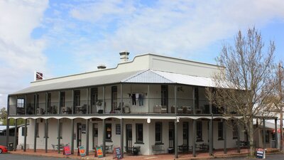 Bowning Hotel