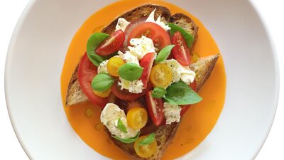 Tomato & bocconcini toast