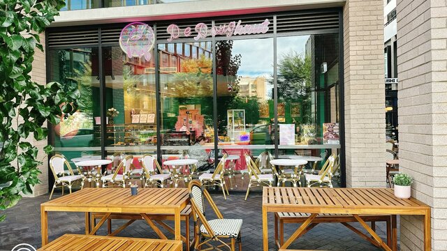 Doughnut Shop Outdoor Seating
