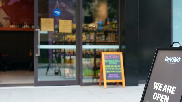 Entrance DeVINO Front