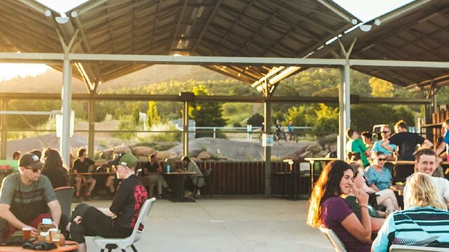 An outdoor cafe catering to visitors to Stromlo Park.