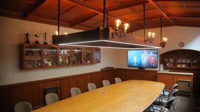 Photo of the Harmonie German Club boardroom.