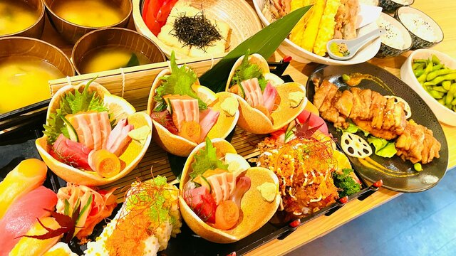 Ninja Degustation Edamame, Sushi, Sashimi, Age dashi tofu, Miso soup, Rice, Teriyaki Chicken , Assorted Tempura