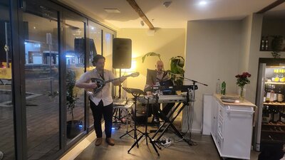 musicians playing inside Kivotos Wine Bar