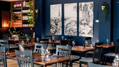 Large spacious dining area