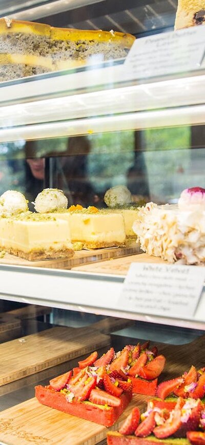 Display window of inventive cakes and pastries
