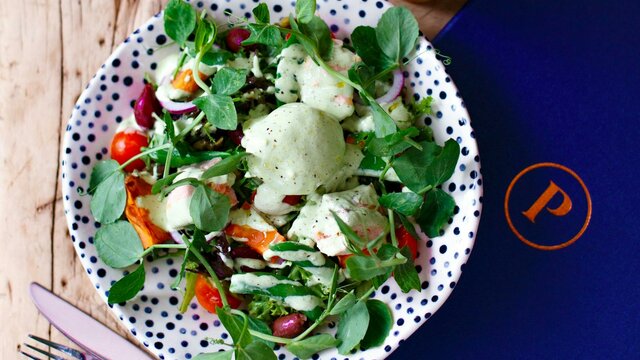 For the joy of eating Plate of fresh food with a Pollen napkin