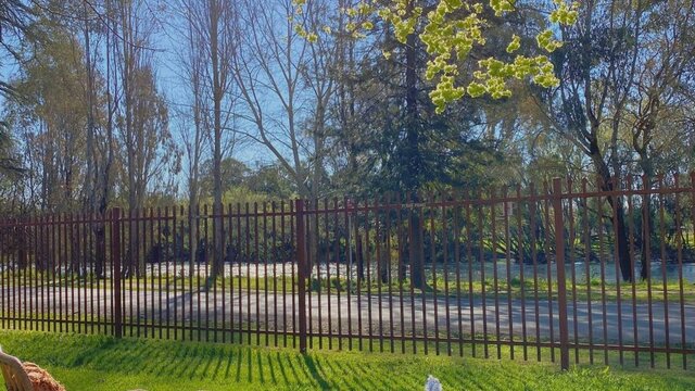 Enjoy some serenity by the beautiful Tumut River Gorgeous river views from the lawn