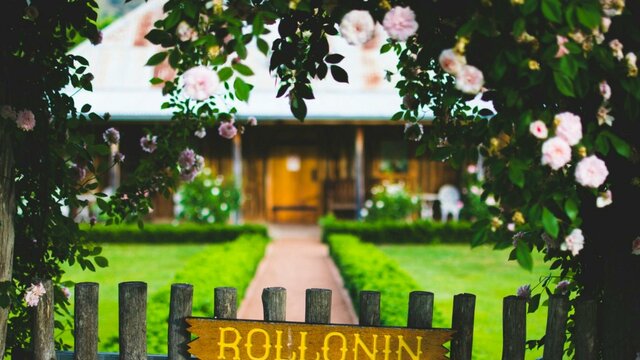 Rollonin Cafe Rollonin Cafe